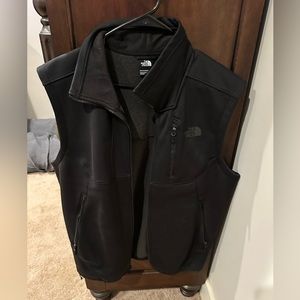 Men’s Large The North Face Vest